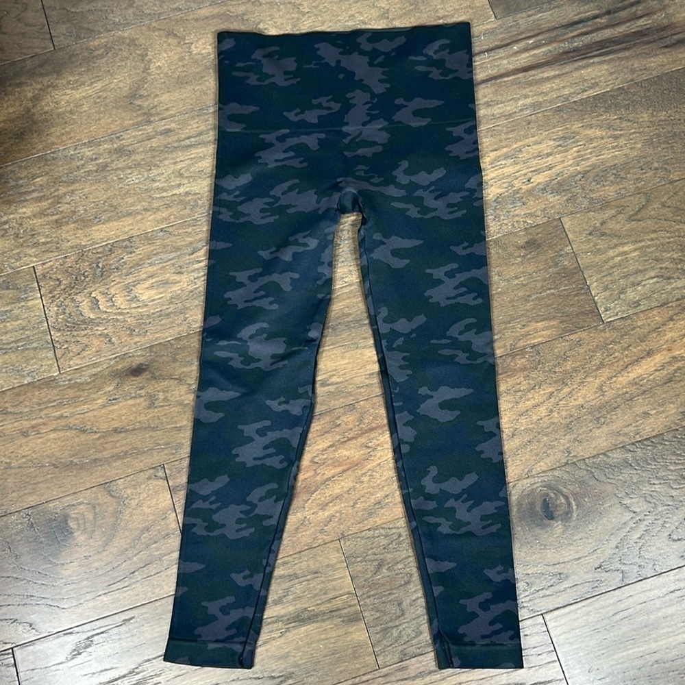 SPANX Look At Me Now Seamless Leggings Gray Camo Sz L #FL3515 NWOT